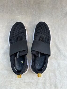 Sorel Black Athletic Slip-On Sneakers with White Soles 9